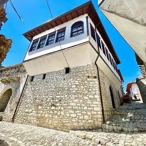 Athina In Castle - Since 1741 Vakantiehuis Berat